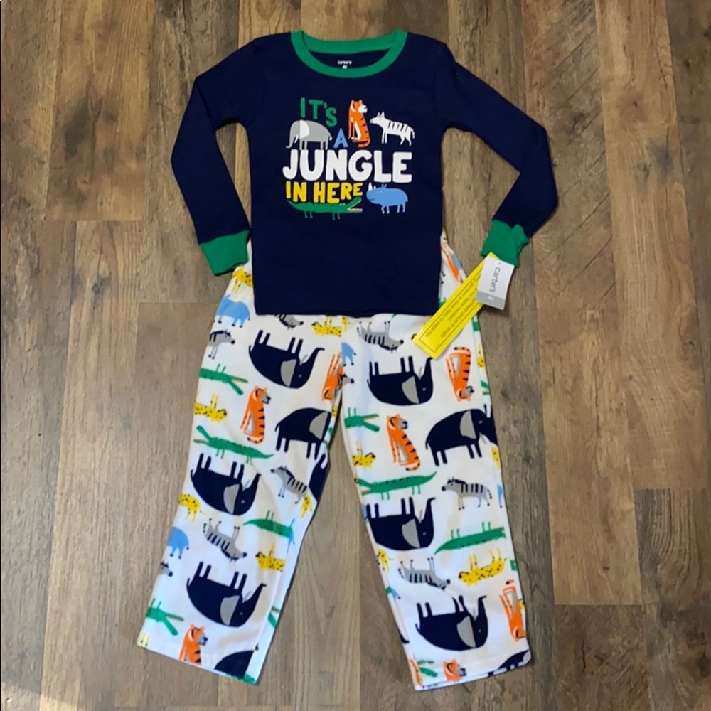 Carter’s NWT Two Piece Pajamas 4T